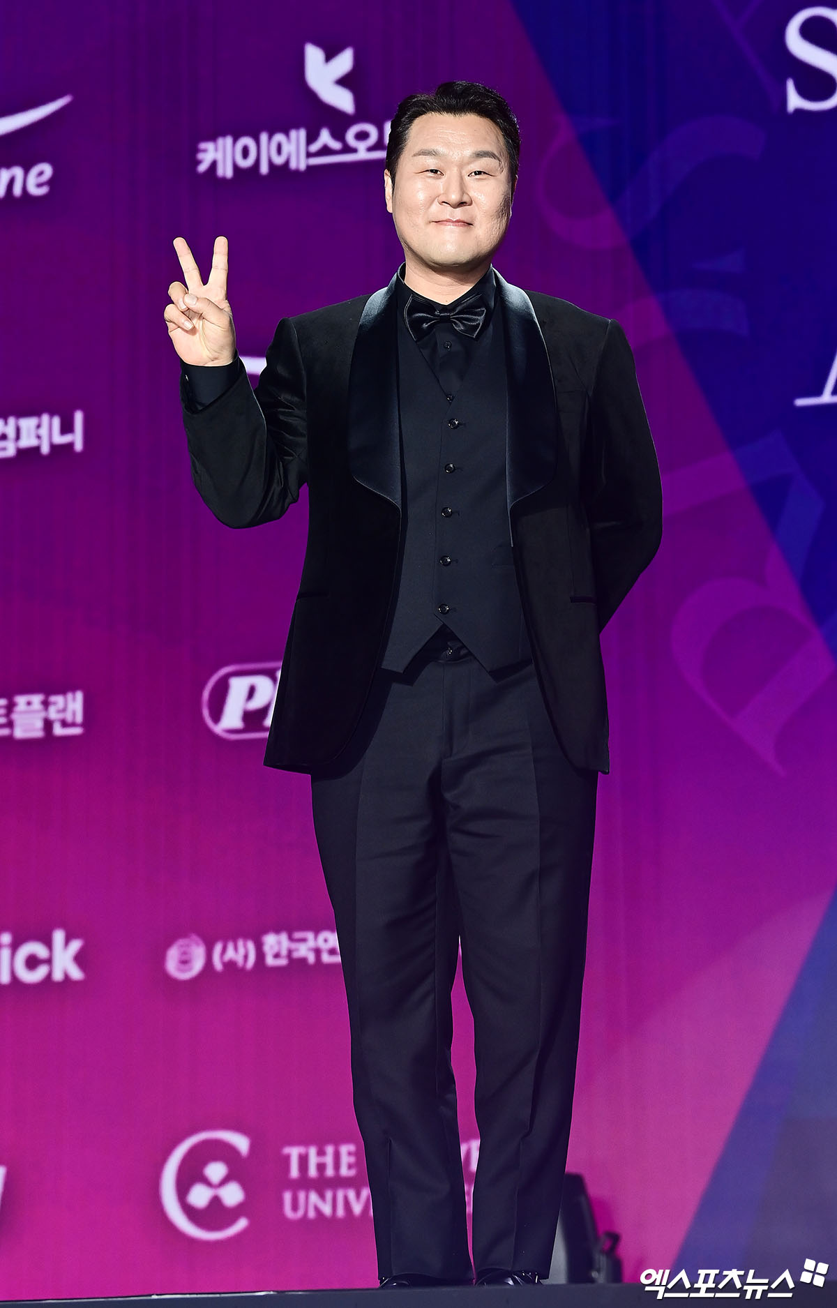 Si&ecirc;u thảm t&iacute;m APAN Star Awards 2025: IU h&oacute;a &ldquo;nữ thần m&ugrave;a xu&acirc;n&rdquo;, 2 bạn trai m&agrave;n ảnh của Yoona đụng độ- Ảnh 28.