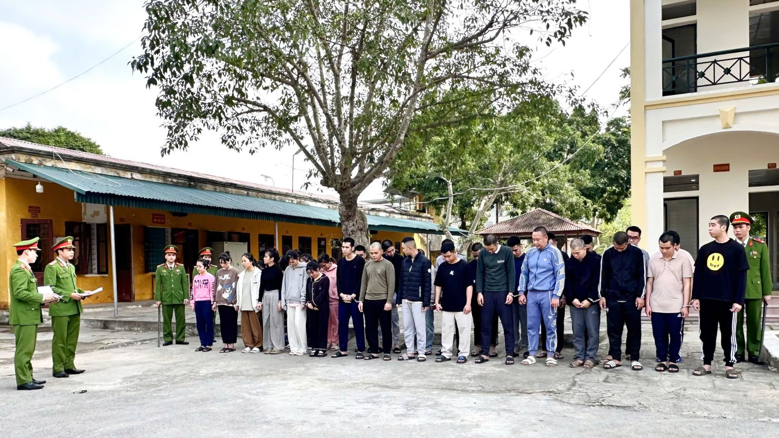 Kh&aacute;m x&eacute;t khẩn cấp chỗ ở, nơi l&agrave;m việc của '&ocirc;ng tr&ugrave;m' Phạm Nhất Duy SN 1999 trong chuy&ecirc;n &aacute;n đặc biệt lớn- Ảnh 1.