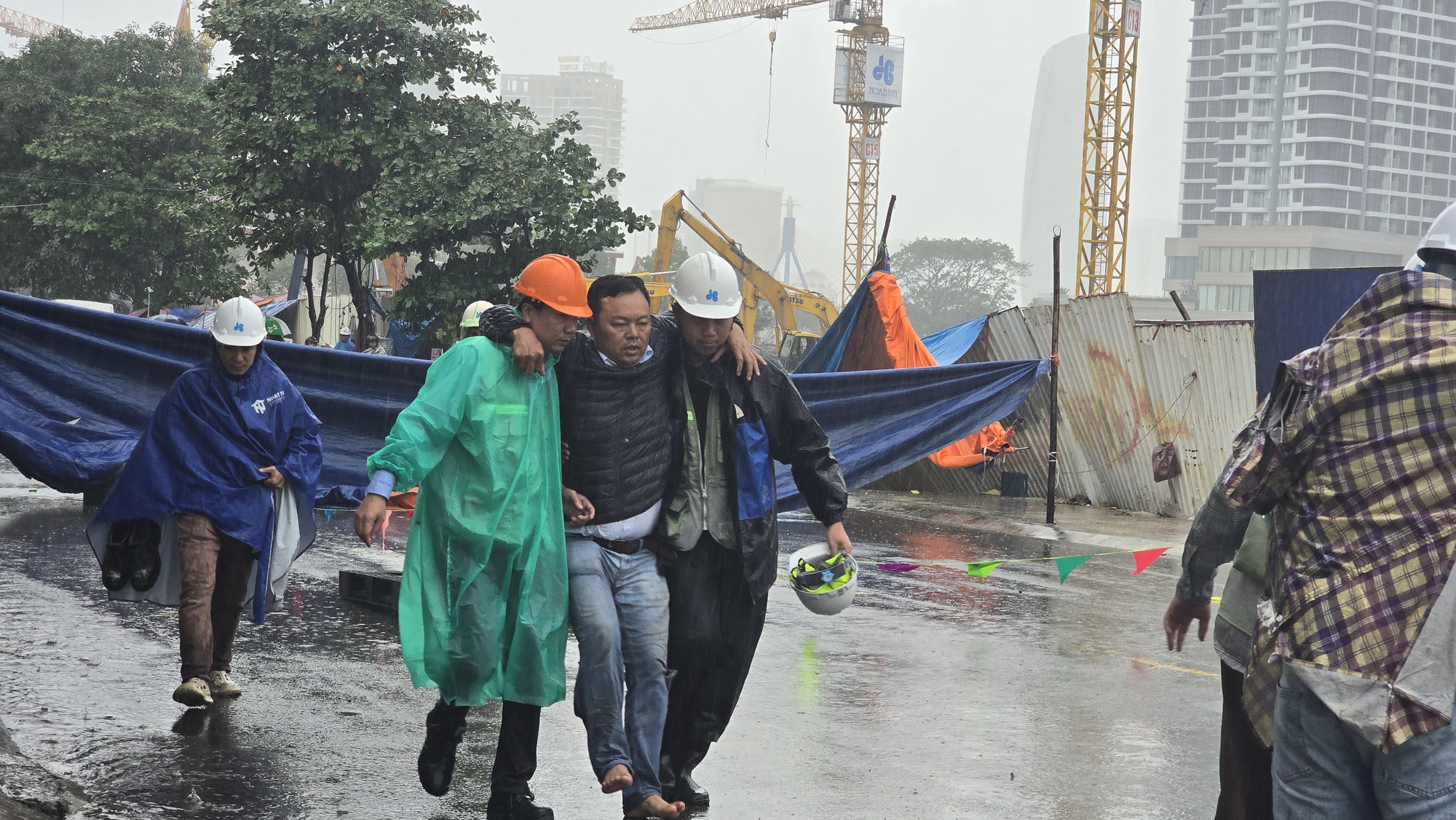 Hiện trường "hố tử thần" ngay trung tâm Đà Nẵng- Ảnh 1.