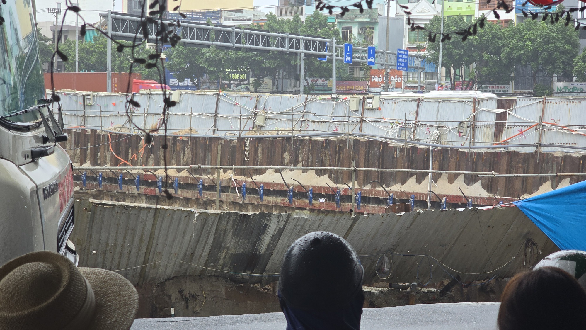 Hiện trường "hố tử thần" ngay trung tâm Đà Nẵng- Ảnh 6.