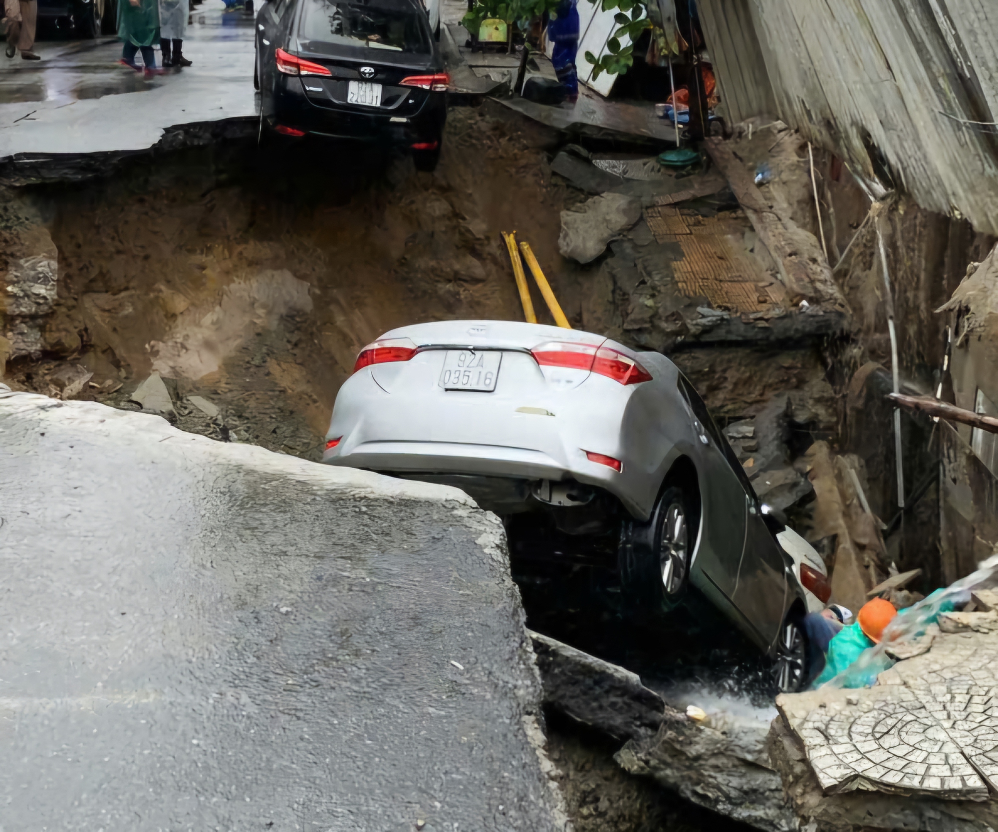 Hiện trường "hố tử thần" ngay trung tâm Đà Nẵng- Ảnh 2.