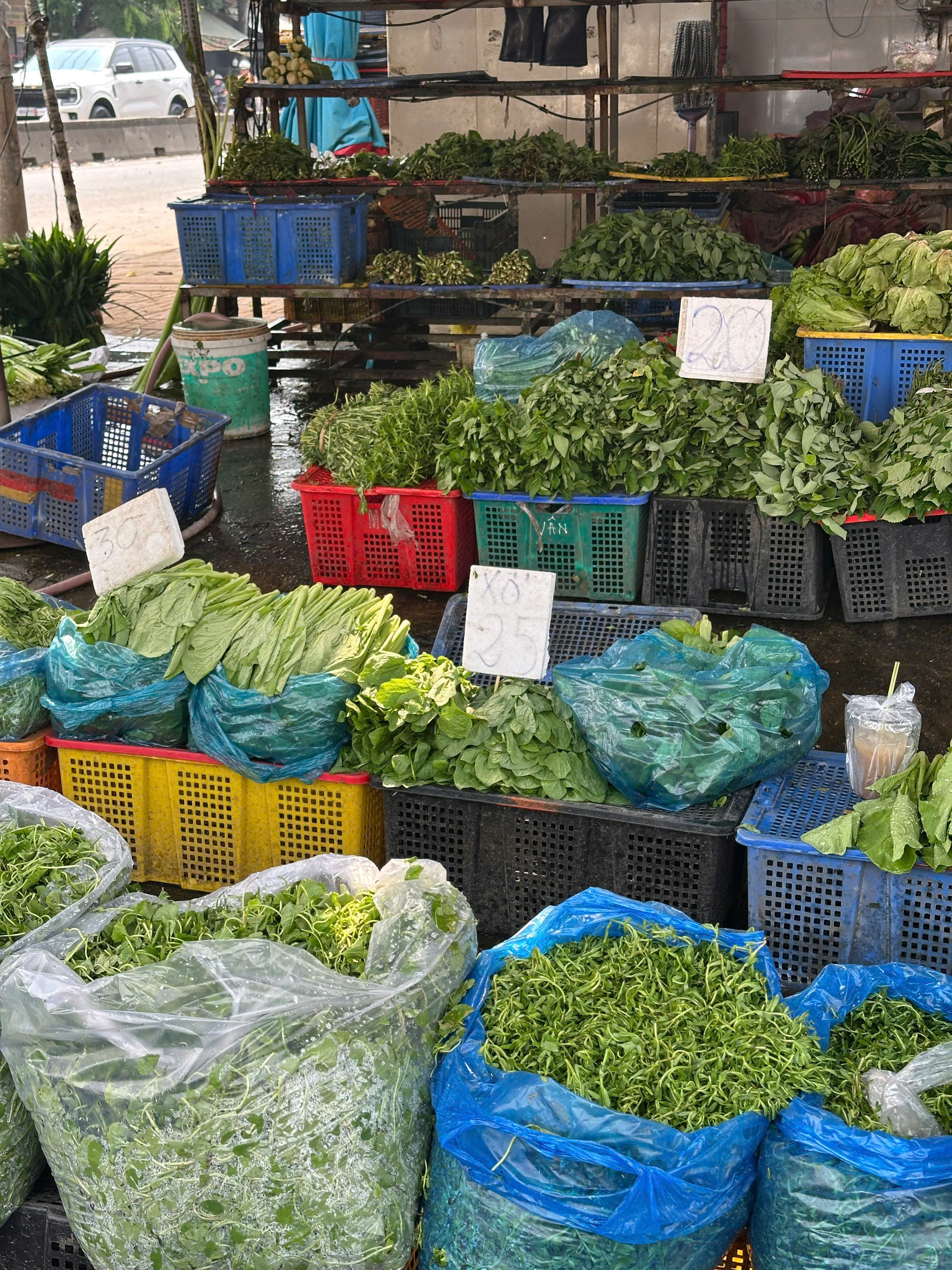 Cập nhật gi&aacute; rau như "t&agrave;u lượn" tại TP.HCM- Ảnh 4.