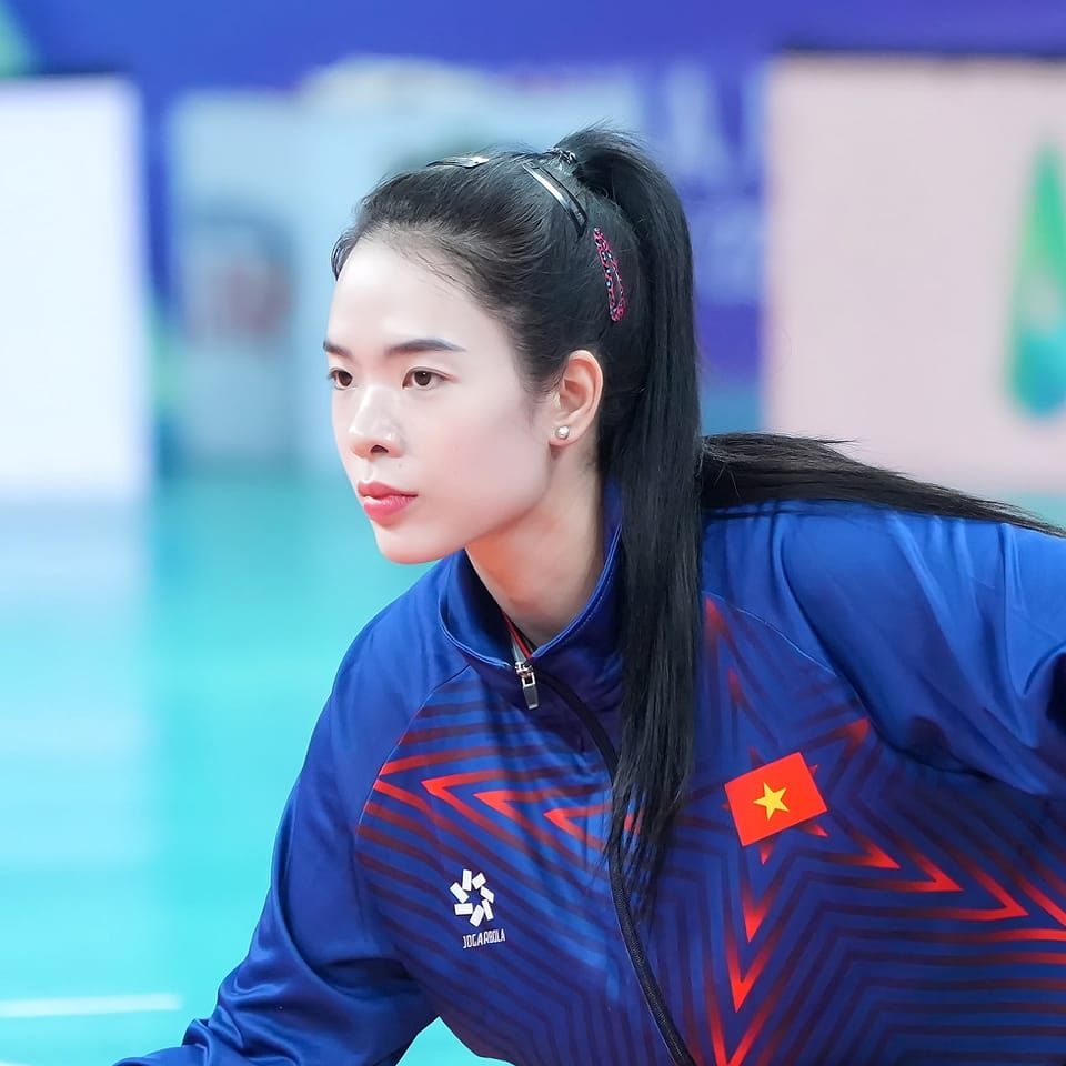 Visual sáng bừng của búp bê bóng chuyền Lê Thanh Thuý cầm cờ cho đoàn Việt Nam tại SEA Games 33- Ảnh 3.
