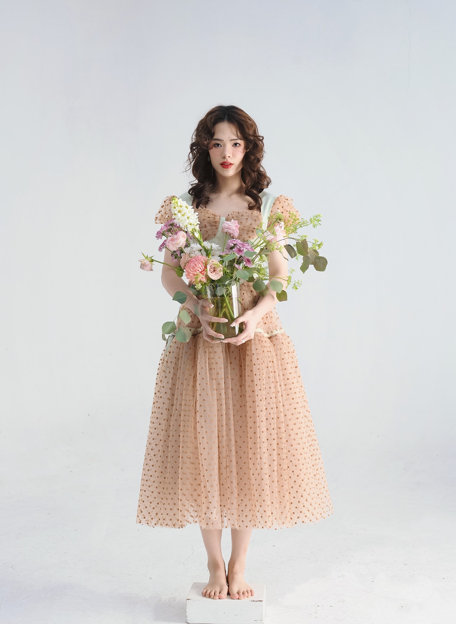 Visual sáng bừng của búp bê bóng chuyền Lê Thanh Thuý cầm cờ cho đoàn Việt Nam tại SEA Games 33- Ảnh 7.