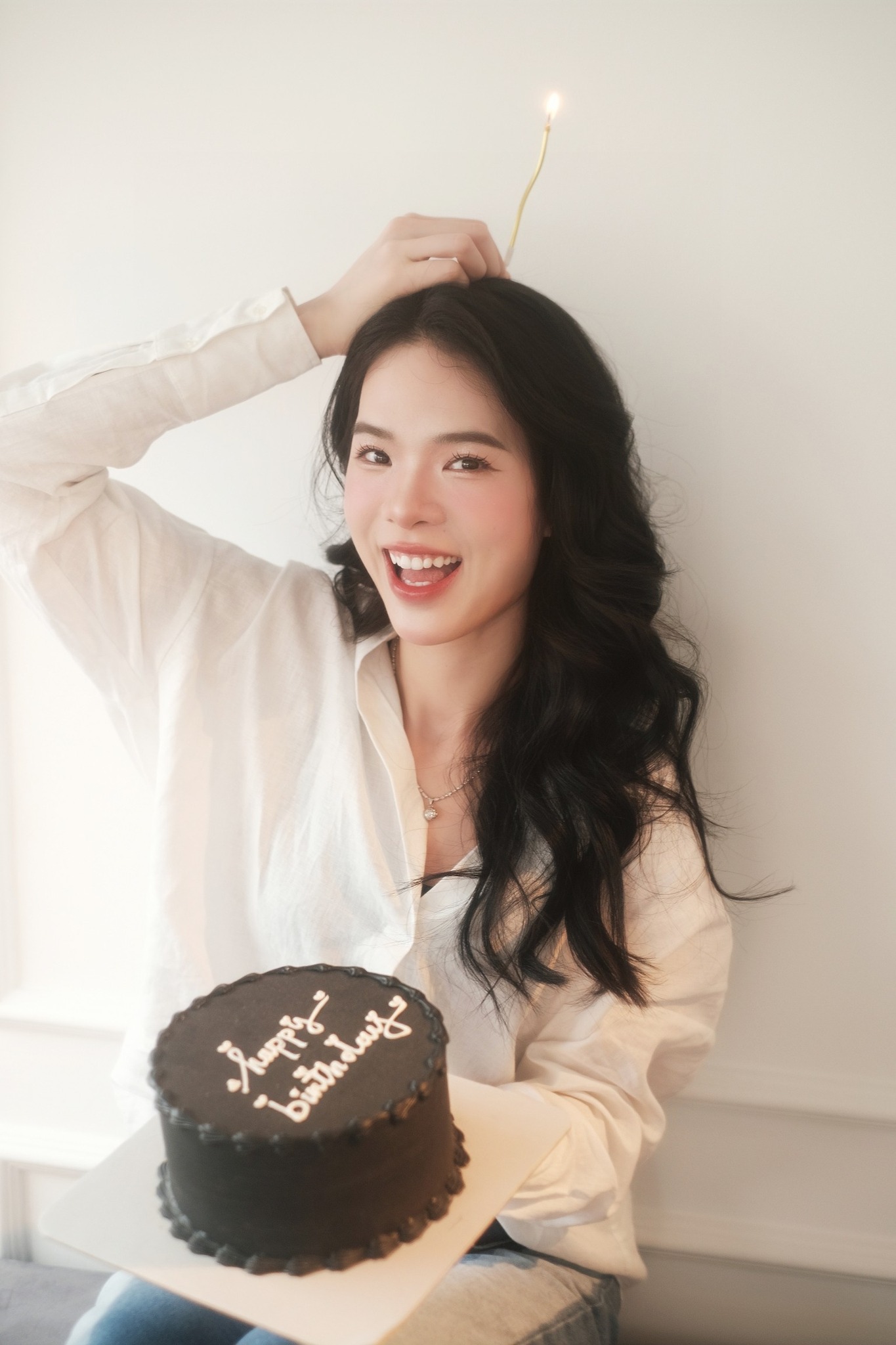 Visual sáng bừng của búp bê bóng chuyền Lê Thanh Thuý cầm cờ cho đoàn Việt Nam tại SEA Games 33- Ảnh 6.