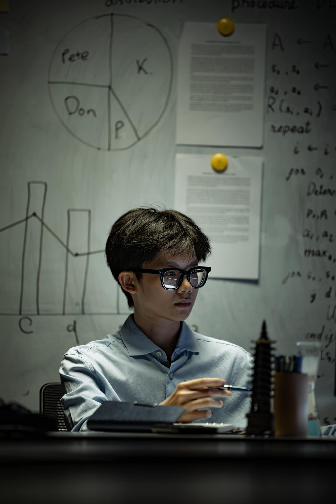 Cậu bé bị bỏ rơi trong rừng 19 năm trước gây bùng nổ khi xuất hiện trên sóng Vietnam Today- Ảnh 5.