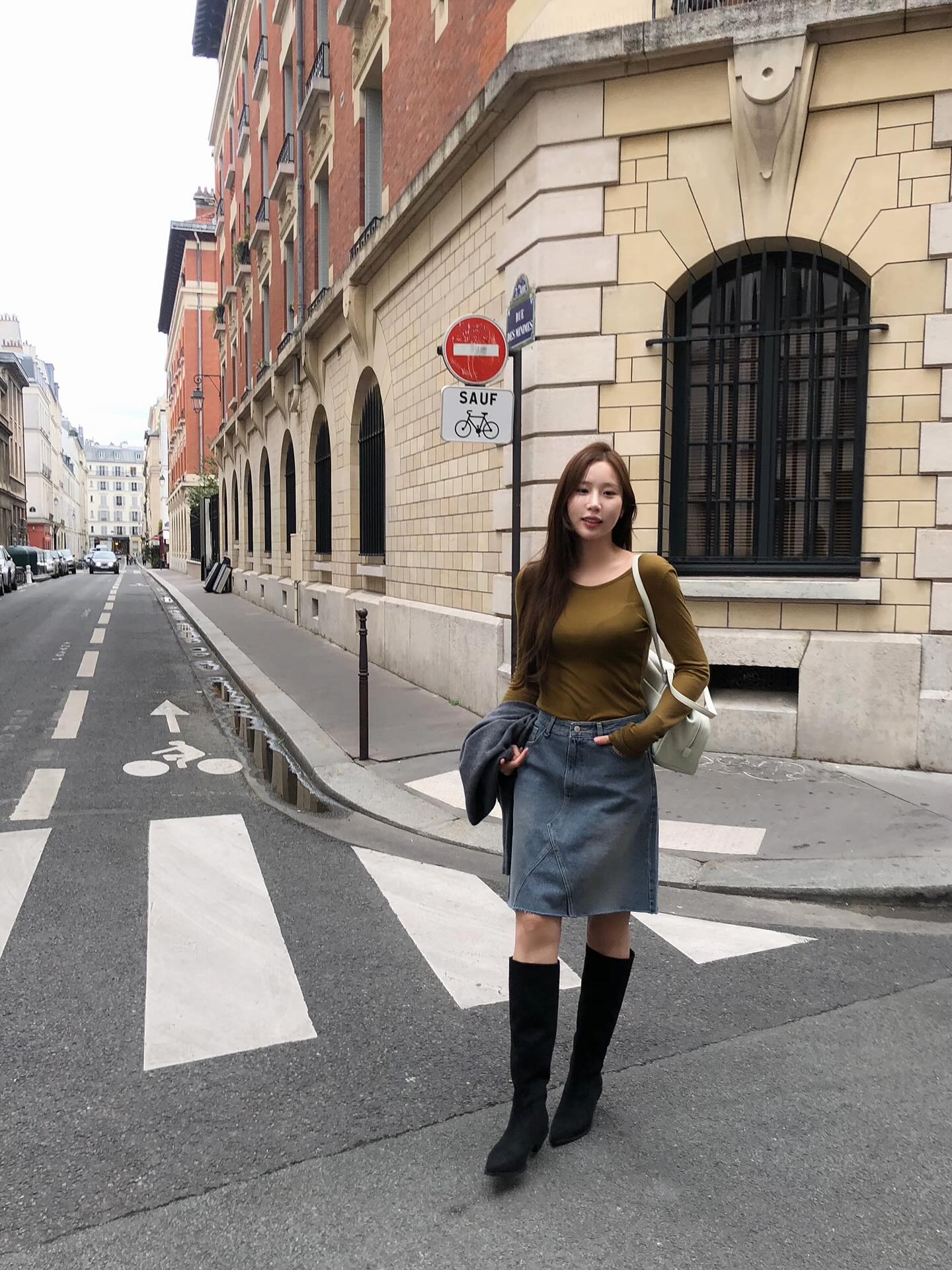 4 công thức diện chân váy đẹp nhất mùa đông, giúp chị em chạm đỉnh cao của sự sang trọng và tôn dáng- Ảnh 8. 4 công thức diện chân váy đẹp nhất mùa đông, giúp chị em chạm đỉnh cao của sự sang trọng và tôn dáng- Ảnh 8.