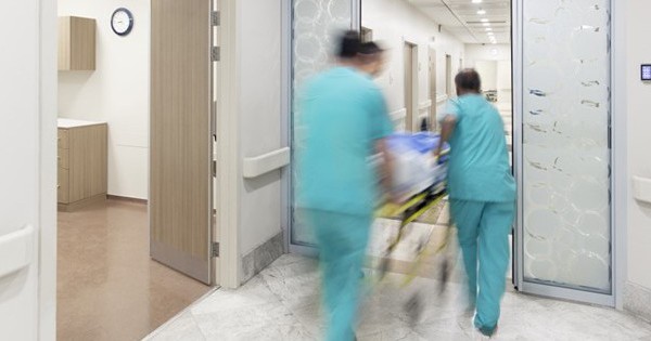 Người phụ nữ gặp nguy hiểm tính mạng sau khi uống rượu pha mật cá trắm để chữa đau đầu