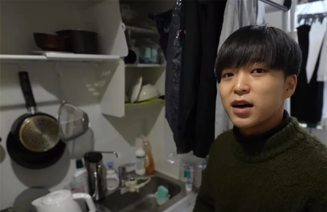 Căn phòng 8m² gây sốc giữa Hồng Kông, nhỏ như hộp diêm nhưng chủ nhân khẳng định: Không muốn xa rời- Ảnh 6.