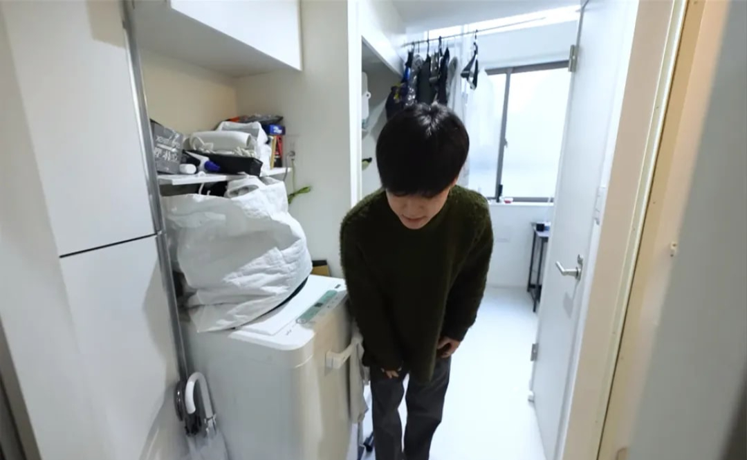 Căn phòng 8m² gây sốc giữa Hồng Kông, nhỏ như hộp diêm nhưng chủ nhân khẳng định: Không muốn xa rời- Ảnh 3.