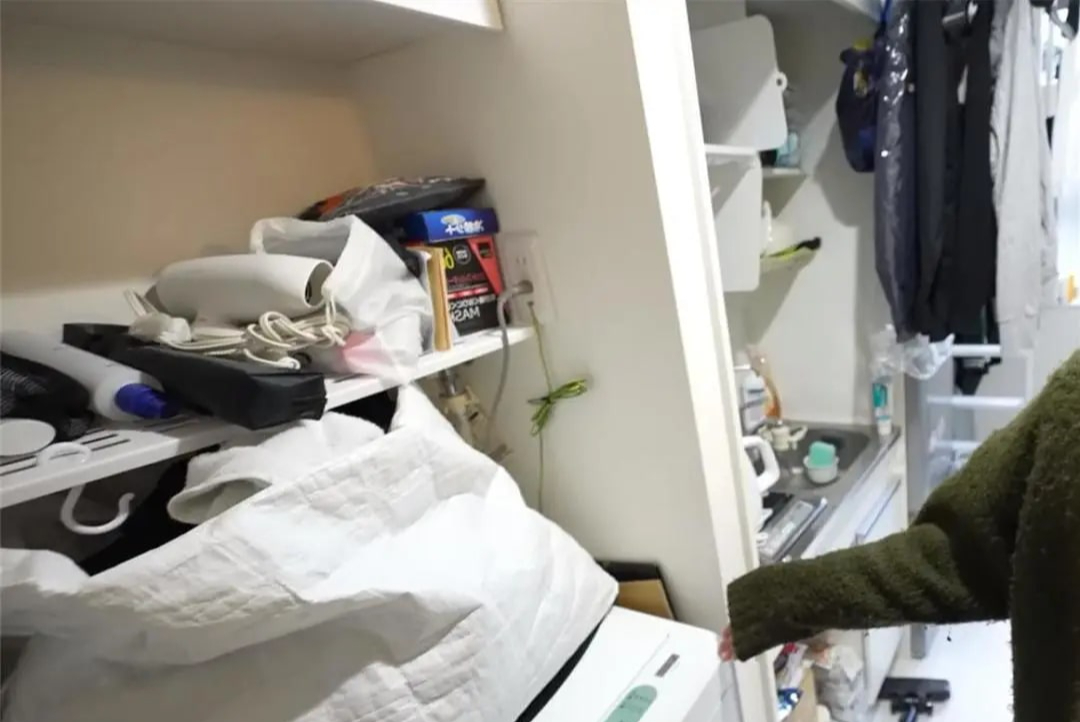 Căn phòng 8m² gây sốc giữa Hồng Kông, nhỏ như hộp diêm nhưng chủ nhân khẳng định: Không muốn xa rời- Ảnh 4.