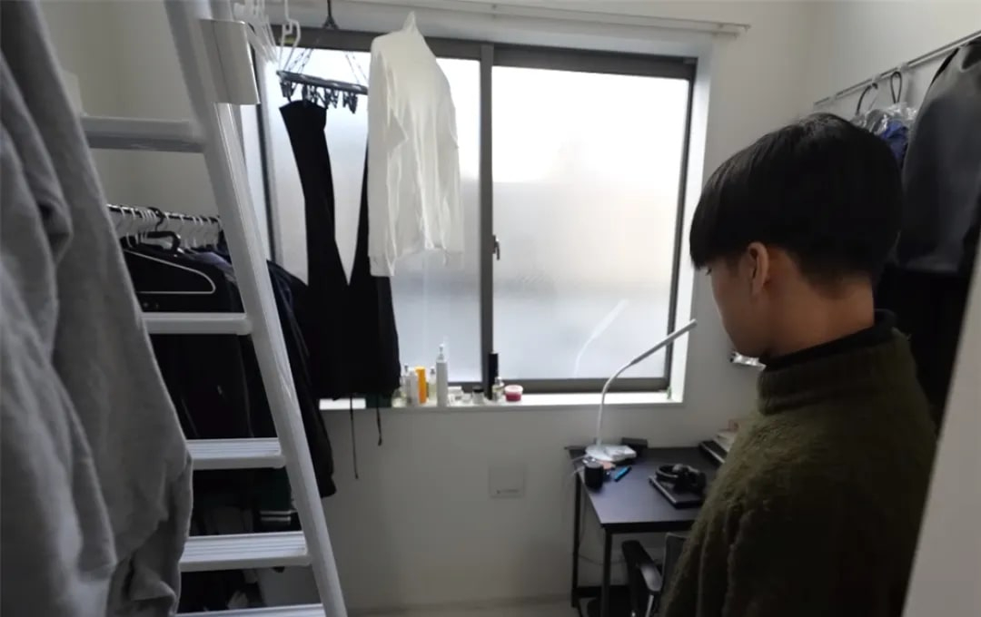 Căn phòng 8m² gây sốc giữa Hồng Kông, nhỏ như hộp diêm nhưng chủ nhân khẳng định: Không muốn xa rời- Ảnh 11.