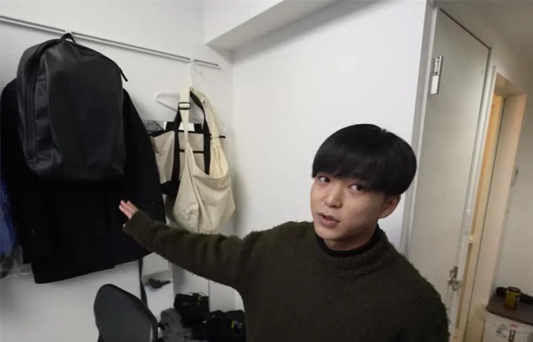 Căn phòng 8m² gây sốc giữa Hồng Kông, nhỏ như hộp diêm nhưng chủ nhân khẳng định: Không muốn xa rời- Ảnh 14.