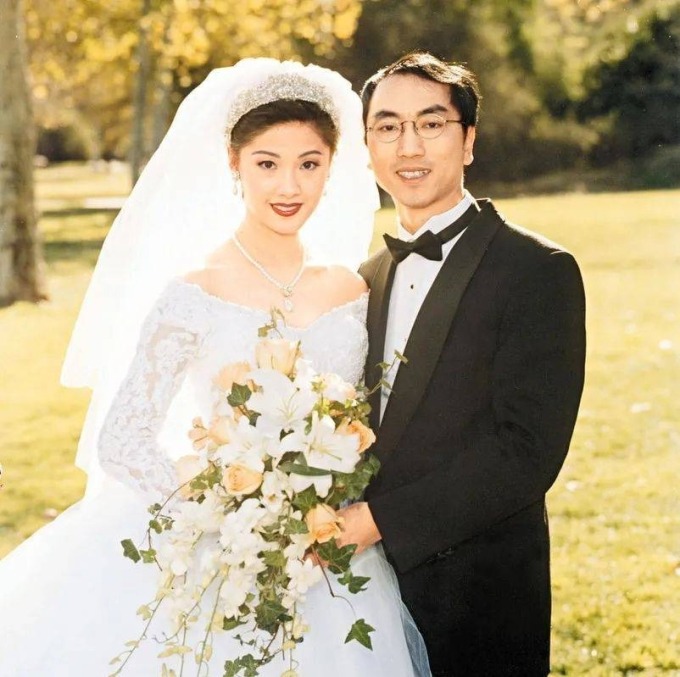 Pha giật chồng chấn động showbiz: Hoa hậu cướp ông xã đại gia của Á hậu ngay trước ngày cưới- Ảnh 4. Pha giật chồng chấn động showbiz: Hoa hậu cướp ông xã đại gia của Á hậu ngay trước ngày cưới- Ảnh 4.