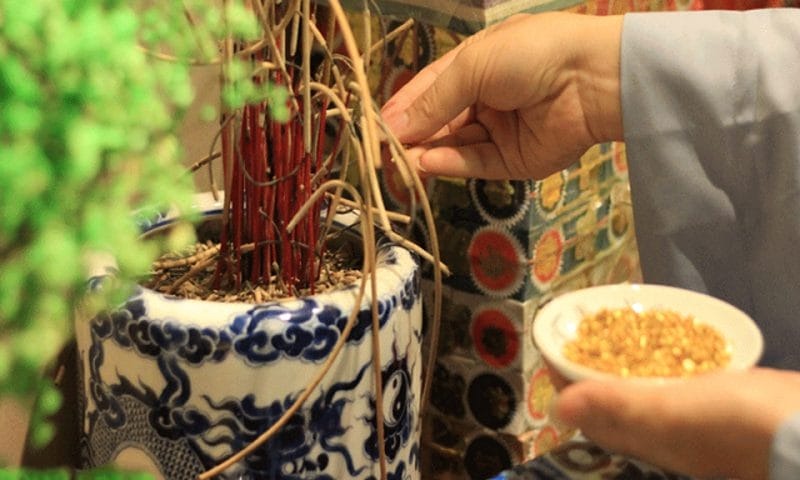 Rằm tháng 10 Âm lịch: 3 khung giờ đẹp nhất để thắp hương- Ảnh 2.