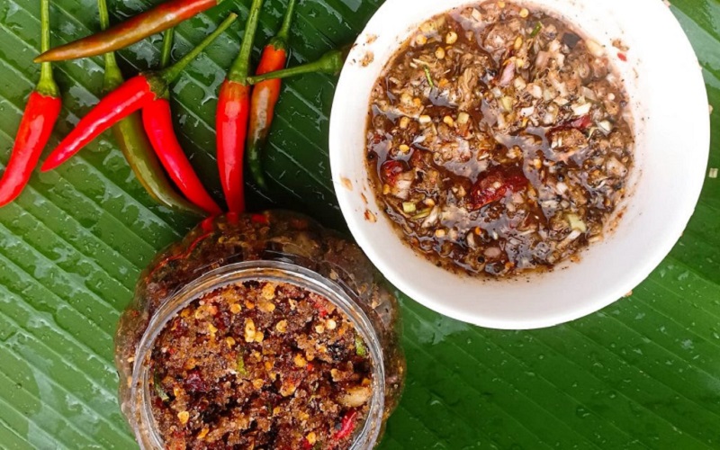 Khách Tây thử ăn món thịt đặc sản Lạng Sơn, gật đầu tấm tắc khen: "Ngon tuyệt, tôi sẽ ăn hết!"- Ảnh 4.