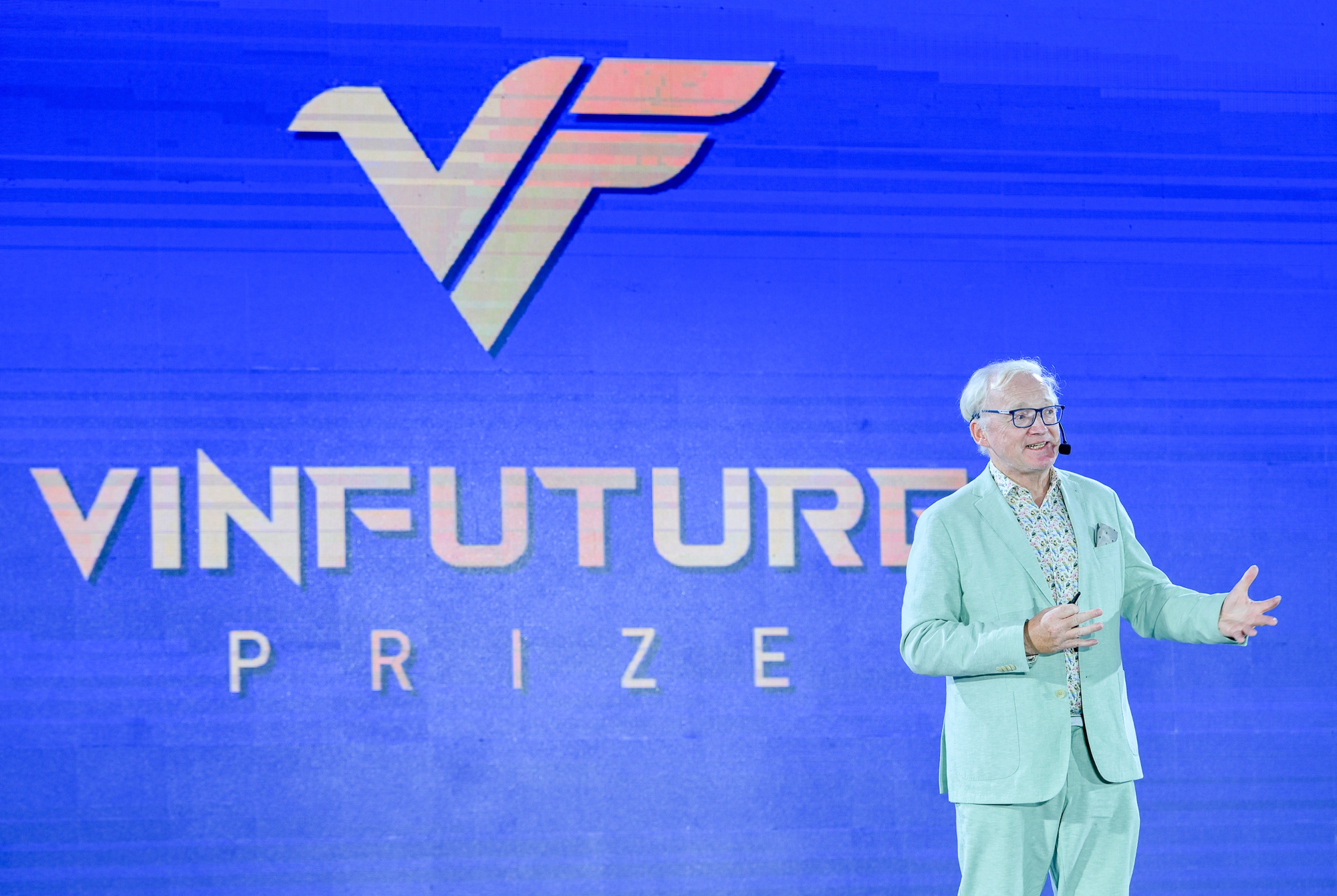 GS Toby Walsh: "Khi AI mắc sai lầm, chúng ta không thể bắt AI chịu trách nhiệm, đó là vấn đề của con người"- Ảnh 4. GS Toby Walsh: "Khi AI mắc sai lầm, chúng ta không thể bắt AI chịu trách nhiệm, đó là vấn đề của con người"- Ảnh 4.