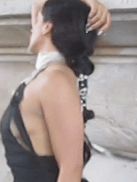 Nữ ca sĩ khoe lông nách trắng xoá, dân tình tranh cãi nảy lửa- Ảnh 3.