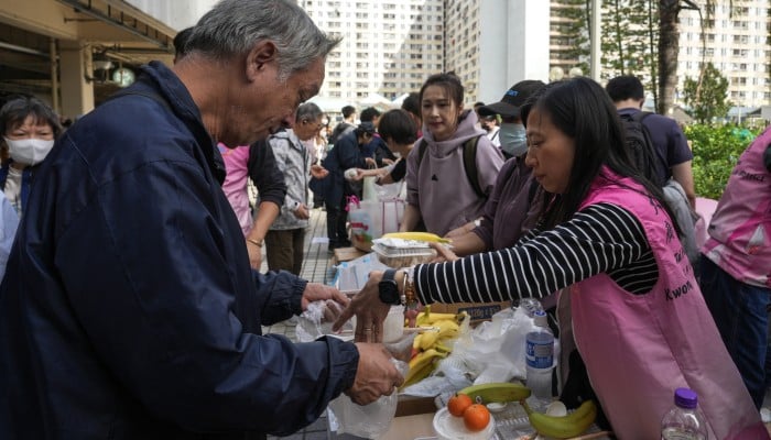Tròn 1 tuần sau thảm hoạ cháy chung cư Hong Kong: Nạn nhân sống sót nhận thông tin mới từ chính quyền- Ảnh 4.