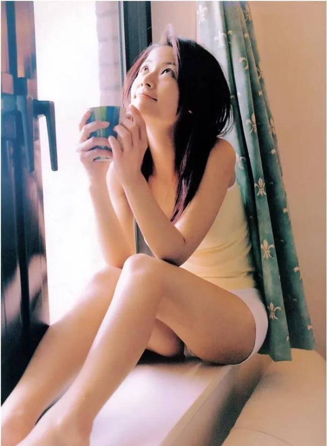 Lâm Tâm Như hở bạo khoe da thịt kiếm 17 tỷ đồng- Ảnh 3.