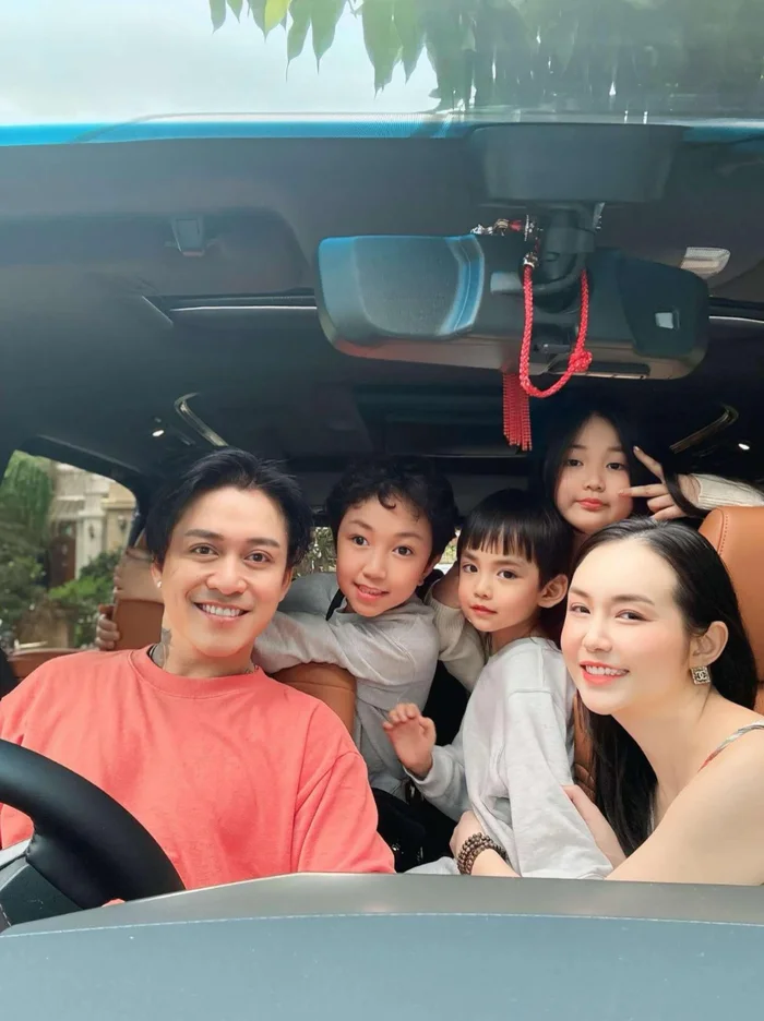 Khối tài sản siêu "khủng" của vợ chồng Tuấn Hưng- Ảnh 1.