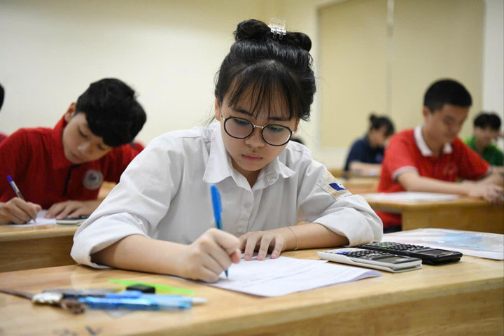 Dự thảo nới giờ dạy thêm: Trường có thể vượt 2 tiết/tuần- Ảnh 1.