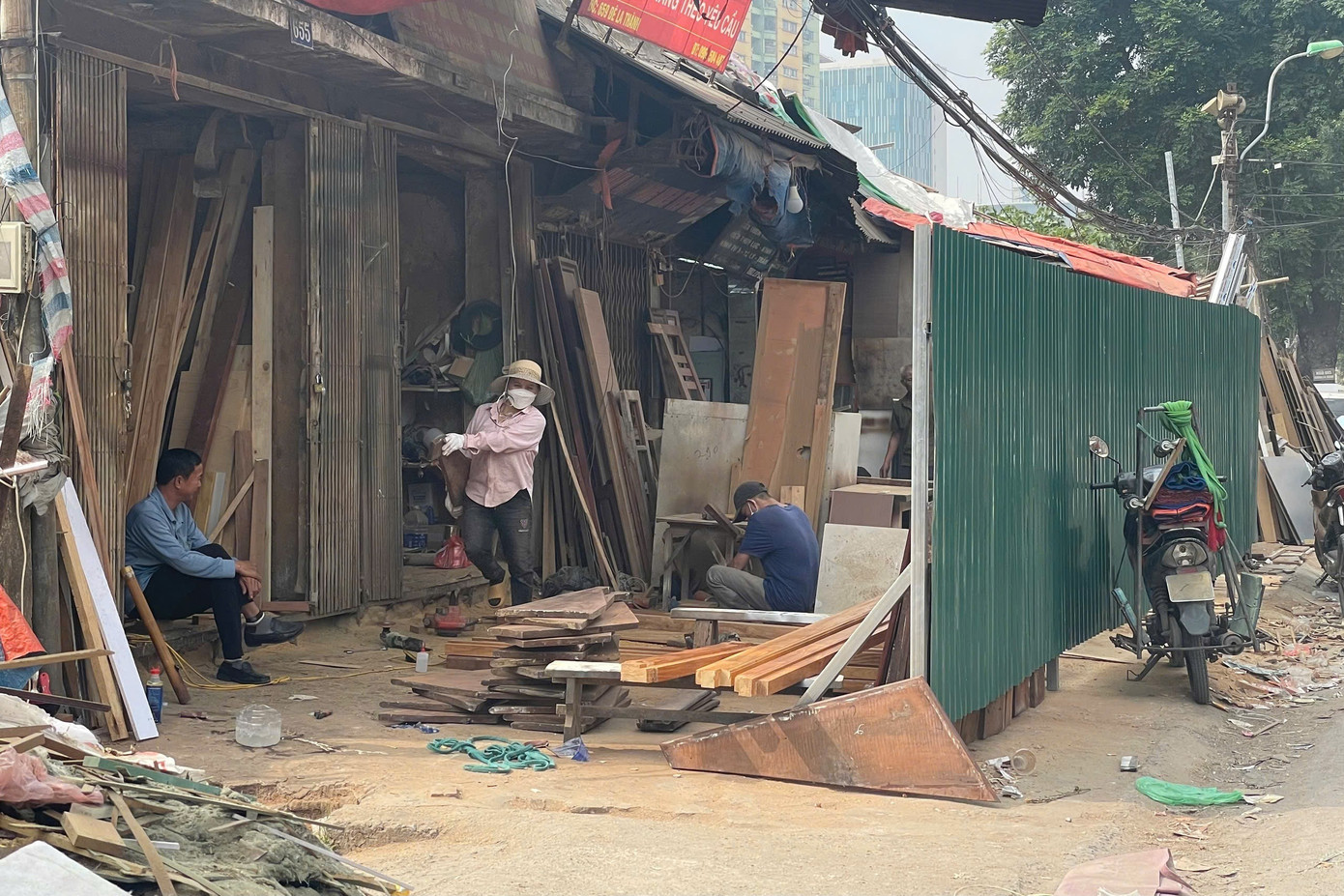 Người dân bám trụ, kinh doanh giữa dự án đường “đắt nhất hành tinh”- Ảnh 15.