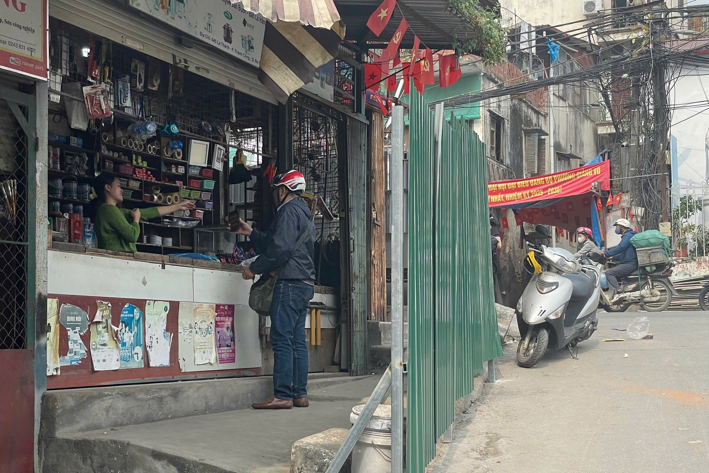 Người dân bám trụ, kinh doanh giữa dự án đường “đắt nhất hành tinh”- Ảnh 10.