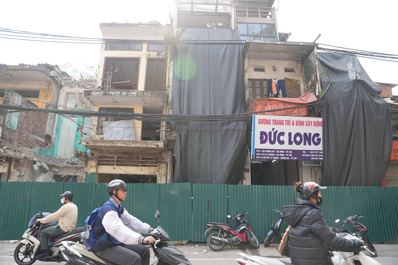 Người dân bám trụ, kinh doanh giữa dự án đường “đắt nhất hành tinh”- Ảnh 4.