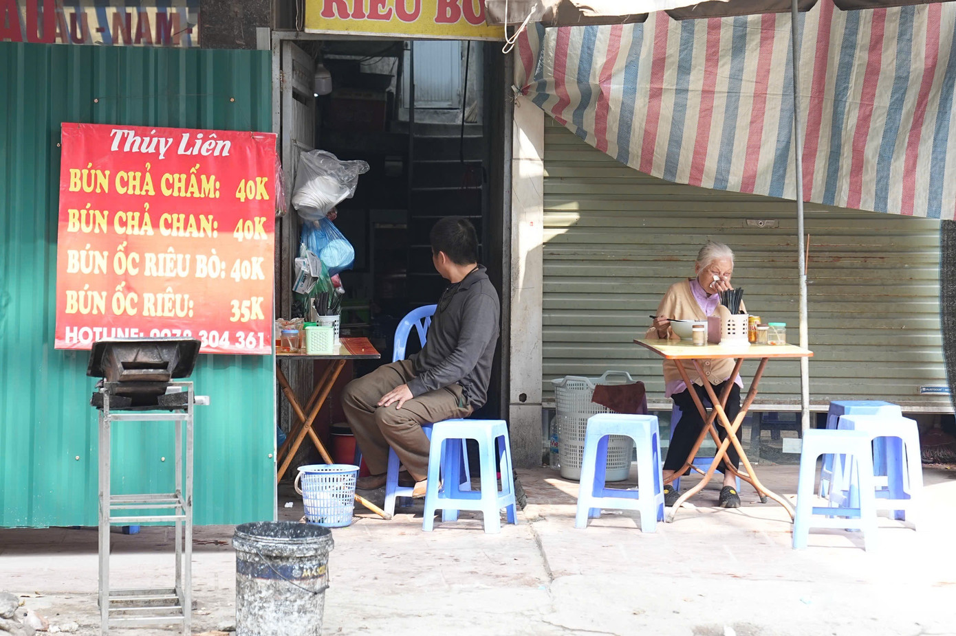 Người dân bám trụ, kinh doanh giữa dự án đường “đắt nhất hành tinh”- Ảnh 9.