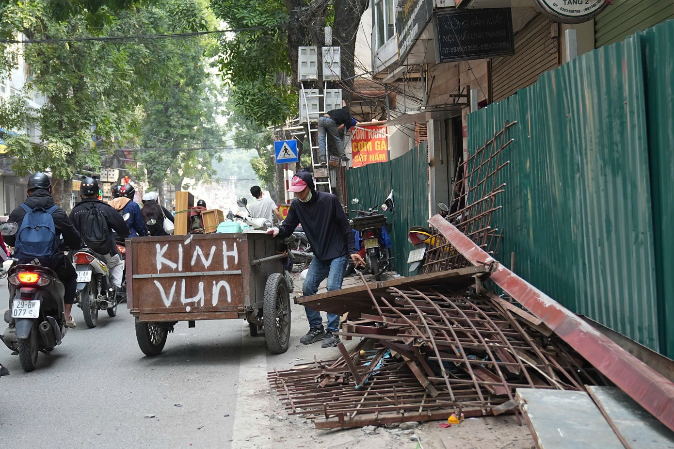Người dân bám trụ, kinh doanh giữa dự án đường “đắt nhất hành tinh”- Ảnh 7.