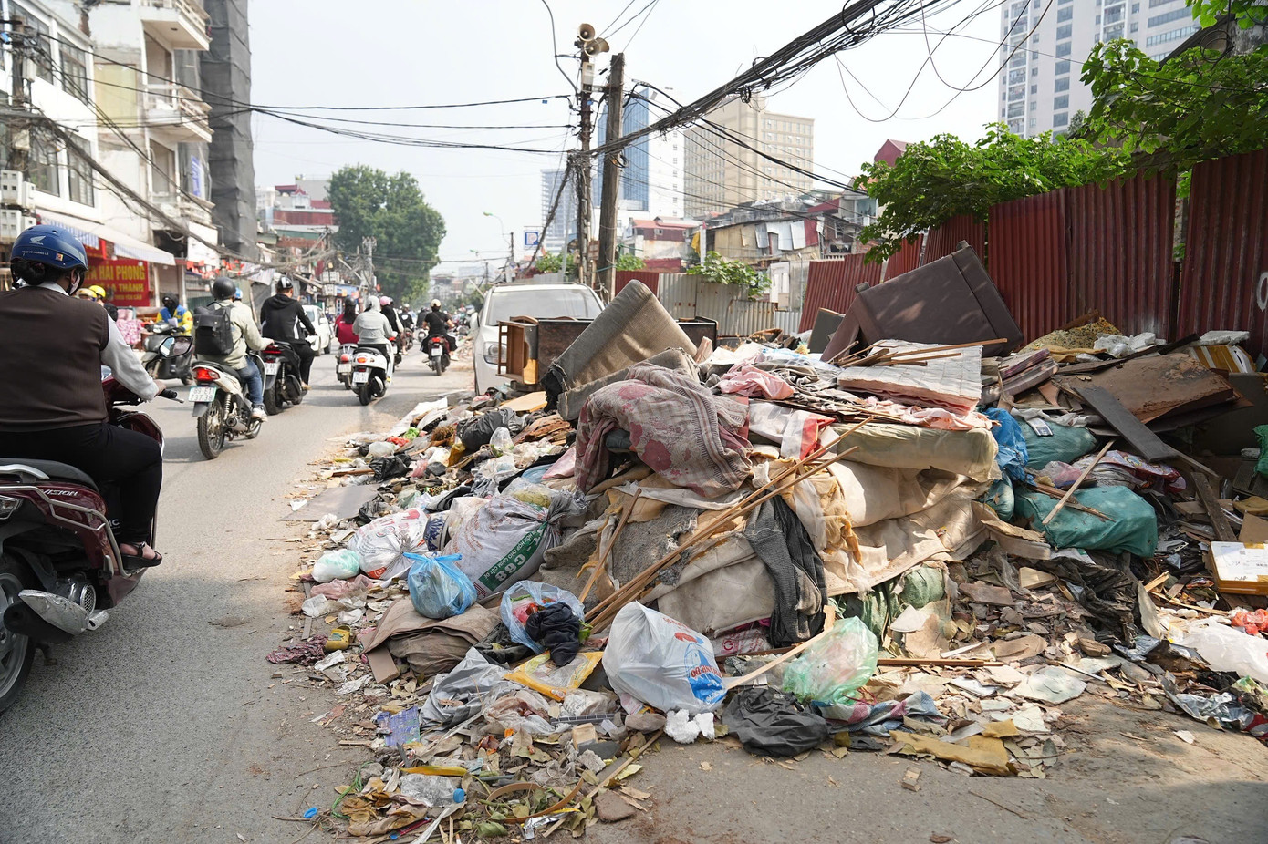 Người dân bám trụ, kinh doanh giữa dự án đường “đắt nhất hành tinh”- Ảnh 20.