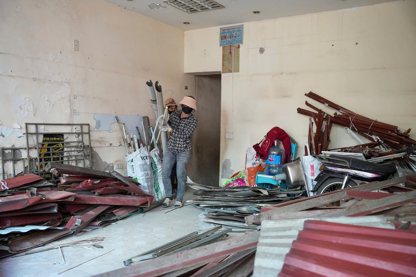 Người dân bám trụ, kinh doanh giữa dự án đường “đắt nhất hành tinh”- Ảnh 6.