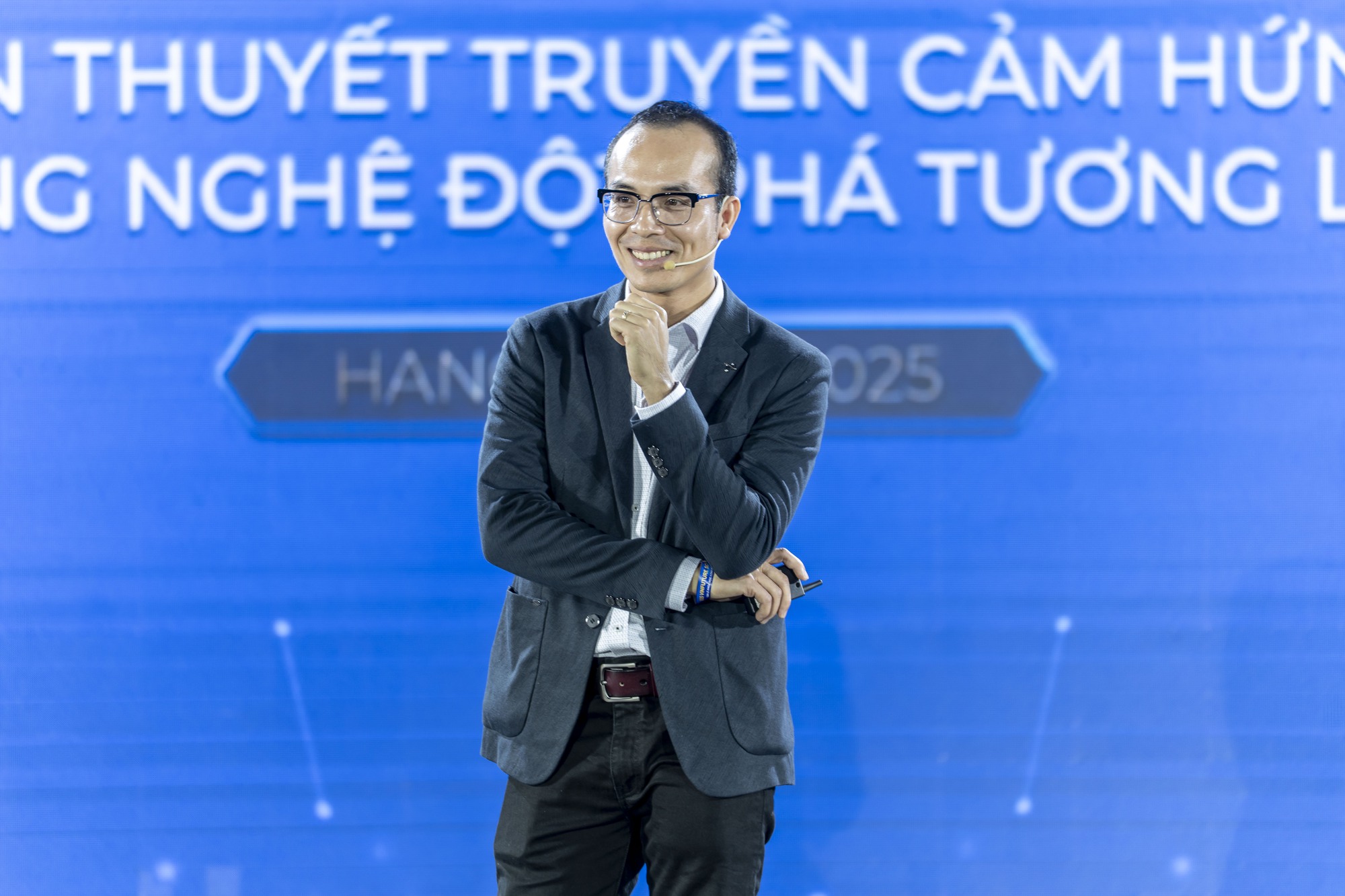 Chân dung nhà khoa học Việt chế tạo trái tim nằm ngoài lồng ngực để cứu người- Ảnh 1.