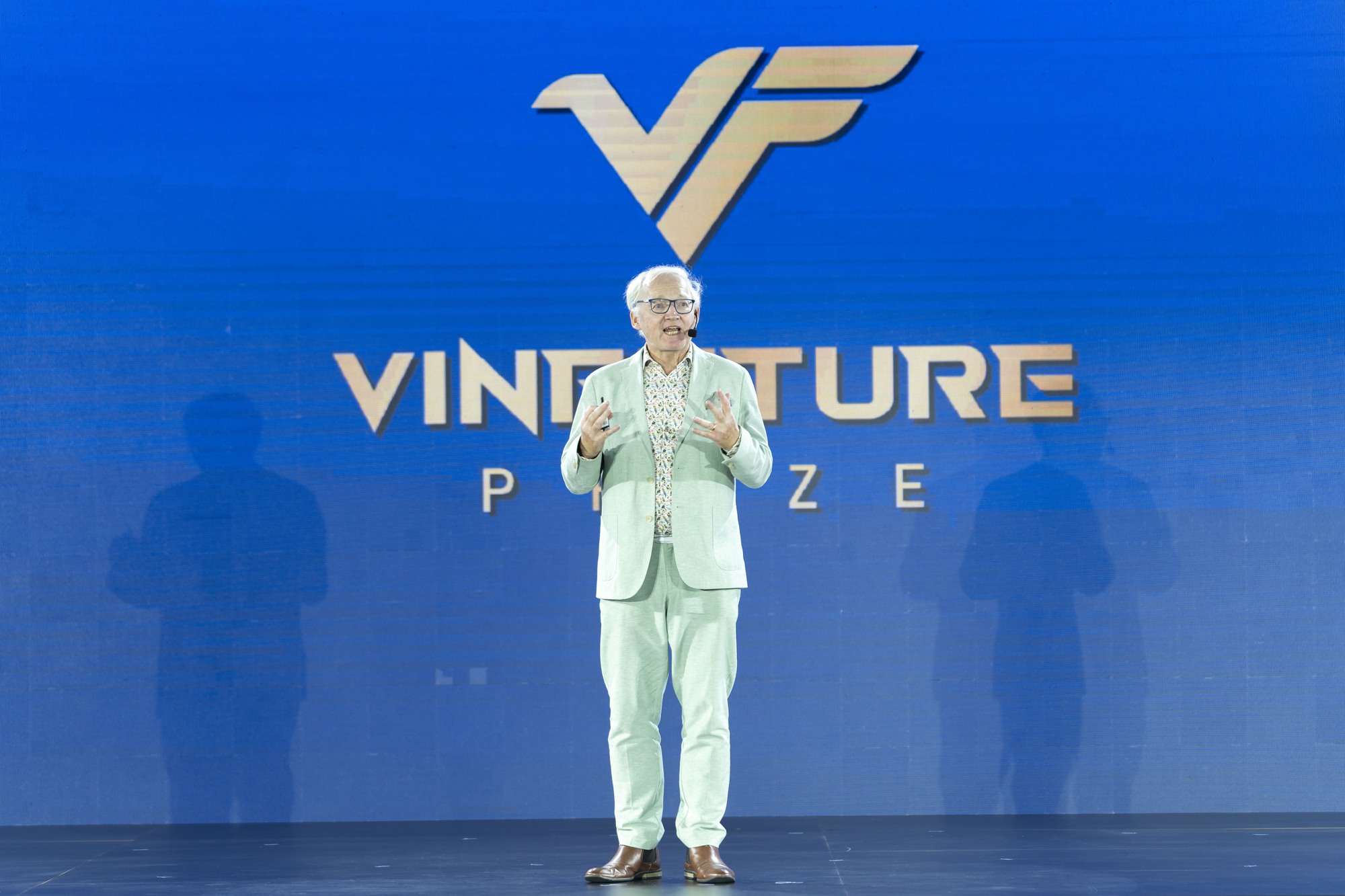 GS Toby Walsh: "Khi AI mắc sai lầm, chúng ta không thể bắt AI chịu trách nhiệm, đó là vấn đề của con người"- Ảnh 5. GS Toby Walsh: "Khi AI mắc sai lầm, chúng ta không thể bắt AI chịu trách nhiệm, đó là vấn đề của con người"- Ảnh 5.