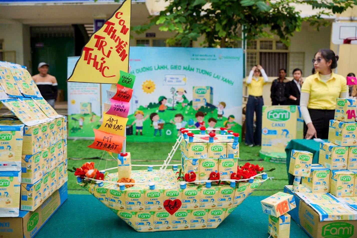 Khi vỏ hộp sữa đậu nành hóa thành ước mơ xanh trong tay trẻ nhỏ- Ảnh 2. Khi vỏ hộp sữa đậu nành hóa thành ước mơ xanh trong tay trẻ nhỏ- Ảnh 2.