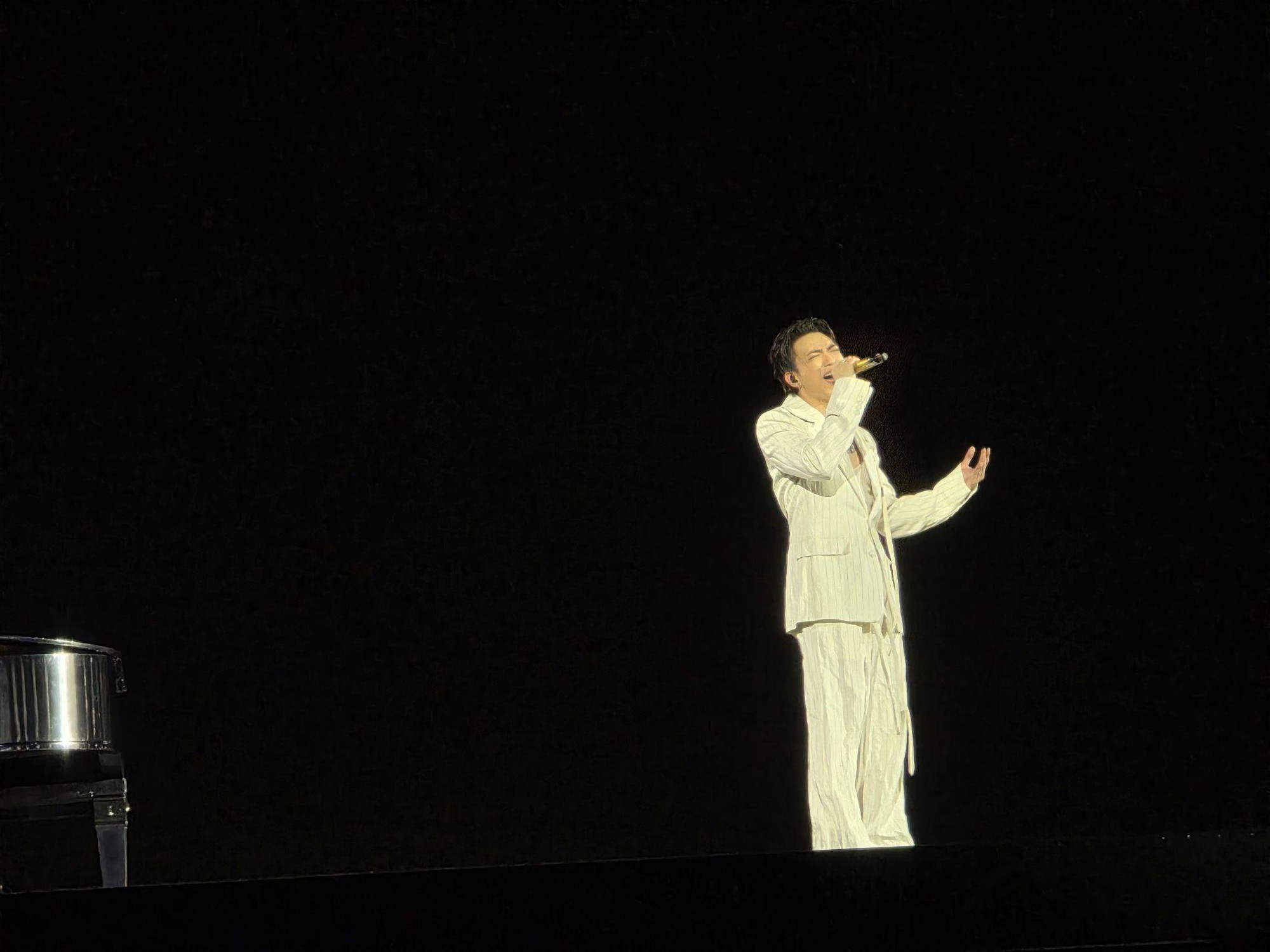 SOOBIN “quậy tung” ALL-ROUNDER, Galaxy S25 Ultra giúp fan không trượt khoảnh khắc- Ảnh 4. SOOBIN “quậy tung” ALL-ROUNDER, Galaxy S25 Ultra giúp fan không trượt khoảnh khắc- Ảnh 4.