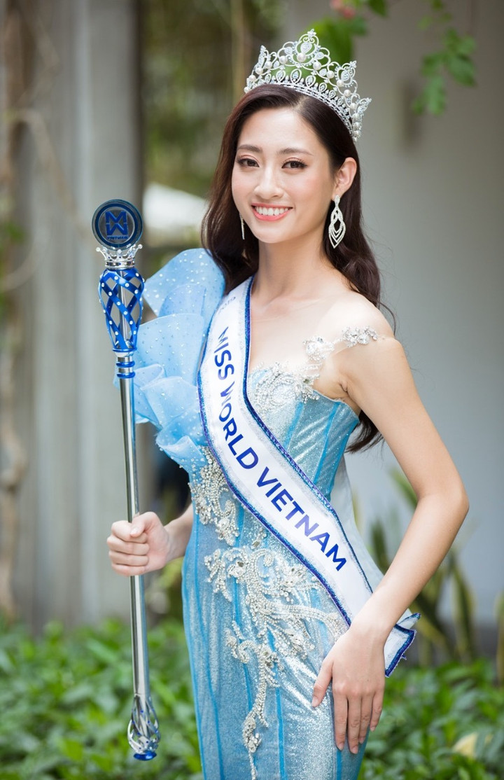 Hoa hậu Việt học tiến sĩ ở tuổi 24: Lọt top 12 Miss World, sở hữu nhà chục tỷ- Ảnh 1.