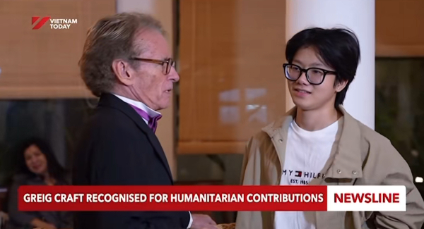 Cậu bé bị bỏ rơi trong rừng 19 năm trước gây bùng nổ khi xuất hiện trên sóng Vietnam Today- Ảnh 3.