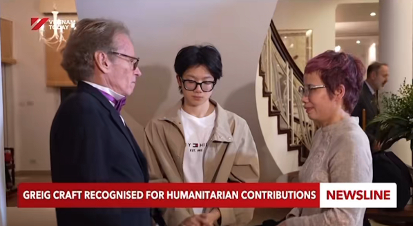 Cậu bé bị bỏ rơi trong rừng 19 năm trước gây bùng nổ khi xuất hiện trên sóng Vietnam Today- Ảnh 2.