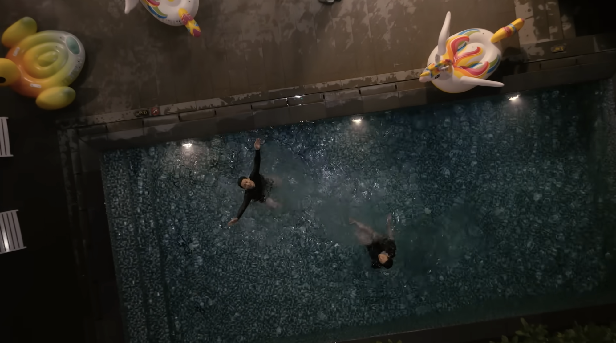 BTS chi 40 triệu chỉ để ngủ 1 đêm tại Đà Nẵng?- Ảnh 3. BTS chi 40 triệu chỉ để ngủ 1 đêm tại Đà Nẵng?- Ảnh 3.