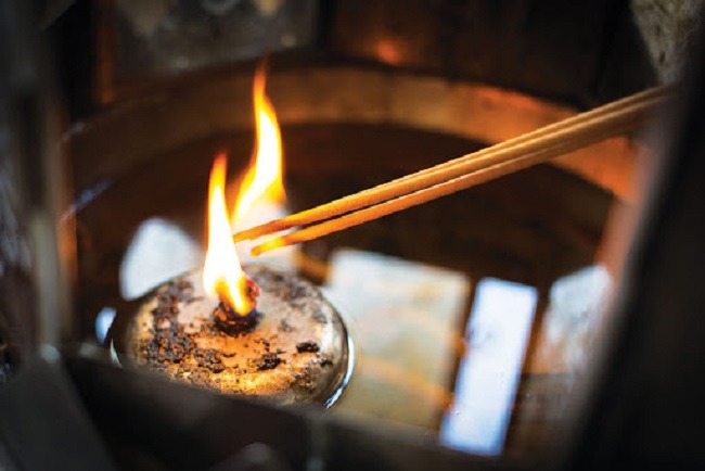 5 đại kỵ khi thắp hương- Ảnh 2. 5 đại kỵ khi thắp hương- Ảnh 2.