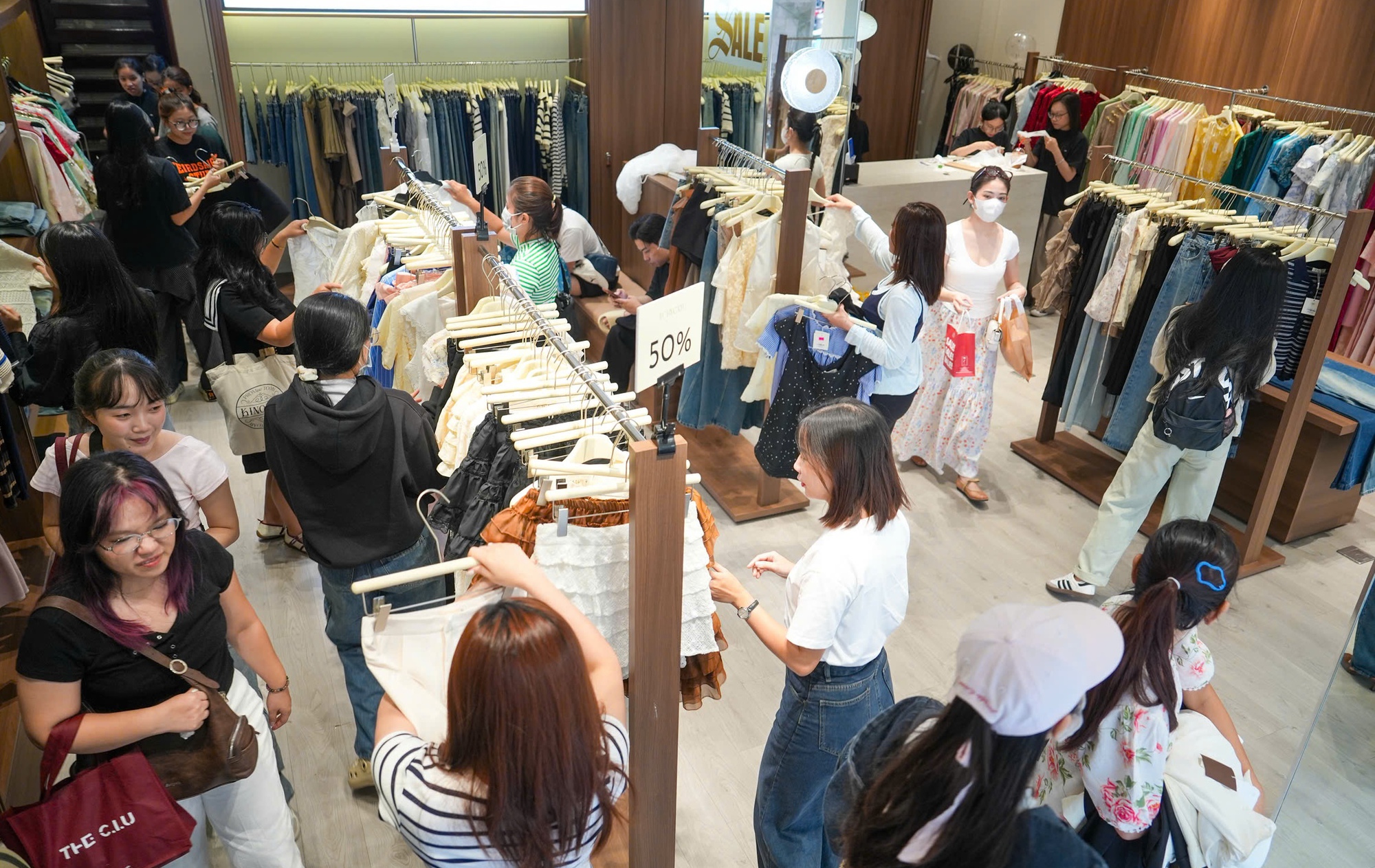 Mời bạn đọc tham gia diễn đàn ‘Kinh tế Lifestyle - Động lực tăng trưởng mới của TP.HCM’- Ảnh 1.