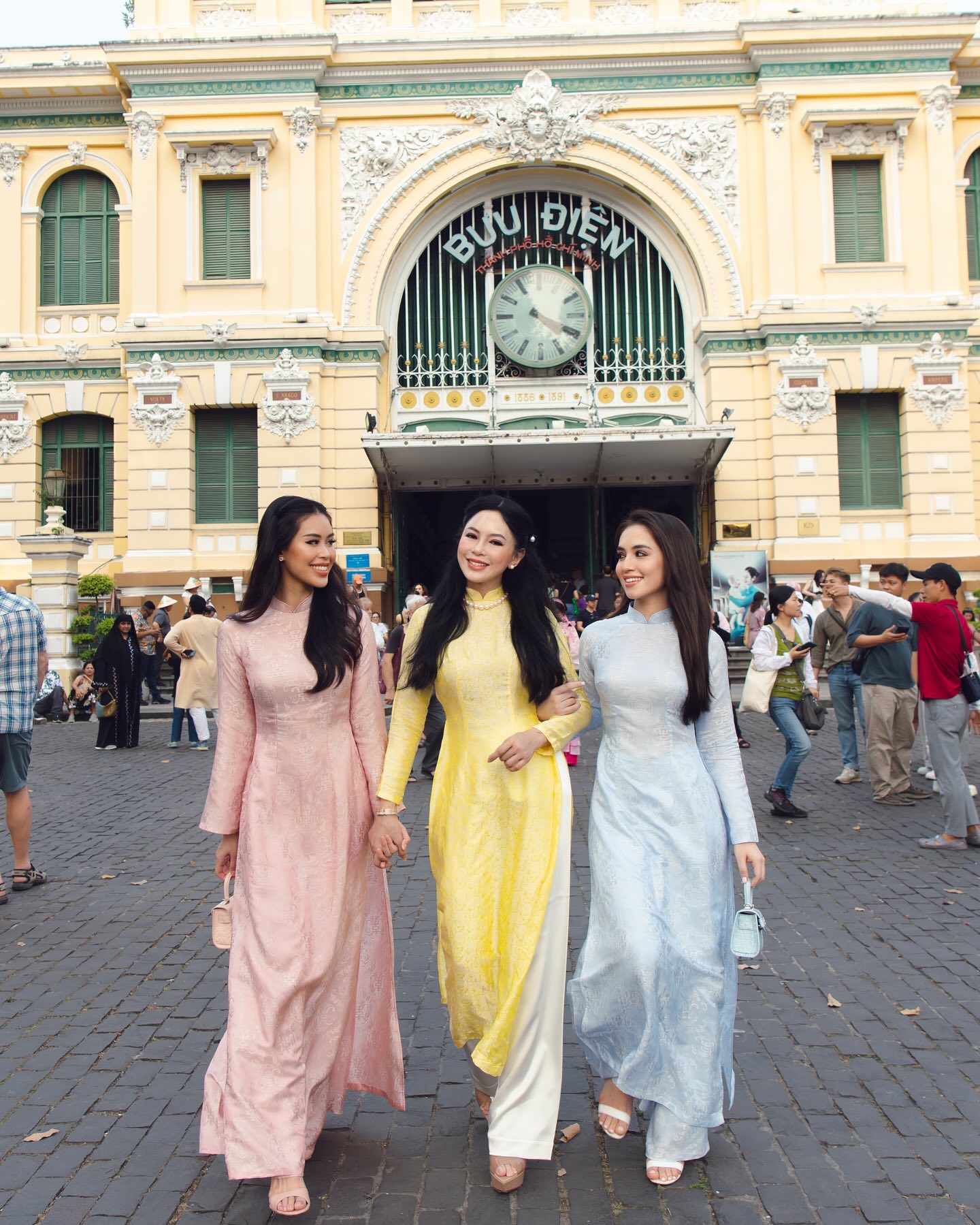 Đội hình đi ăn cưới sang nhất Việt Nam của các con tỷ phú Johnathan Hạnh Nguyễn- Ảnh 9. Đội hình đi ăn cưới sang nhất Việt Nam của các con tỷ phú Johnathan Hạnh Nguyễn- Ảnh 9.