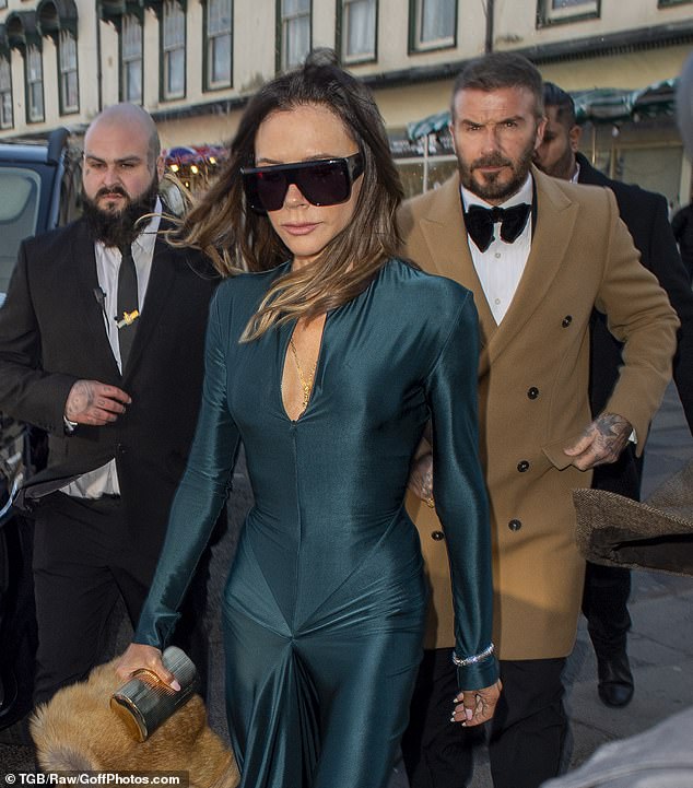 K&eacute;m miếng kh&oacute; chịu: Nh&agrave; Beckham l&ecirc;n đồ 