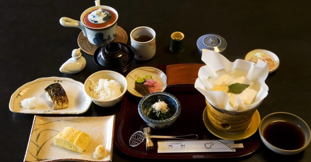 Nh&igrave;n đơn giản, nhưng người Nhật lu&ocirc;n &aacute;p dụng 5 th&oacute;i quen n&agrave;y khi ăn trưa để trẻ đẹp v&agrave; trường thọ hơn, tiếc l&agrave; nhiều người hay l&agrave;m ngược lại- Ảnh 2.