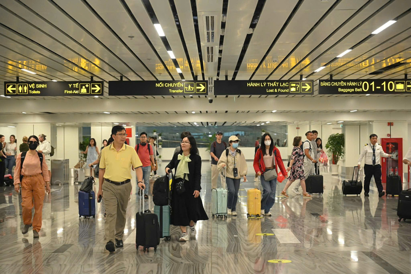 135.000 kh&aacute;ch qua s&acirc;n bay T&acirc;n Sơn Nhất ng&agrave;y cao điểm Tết Dương lịch- Ảnh 2.