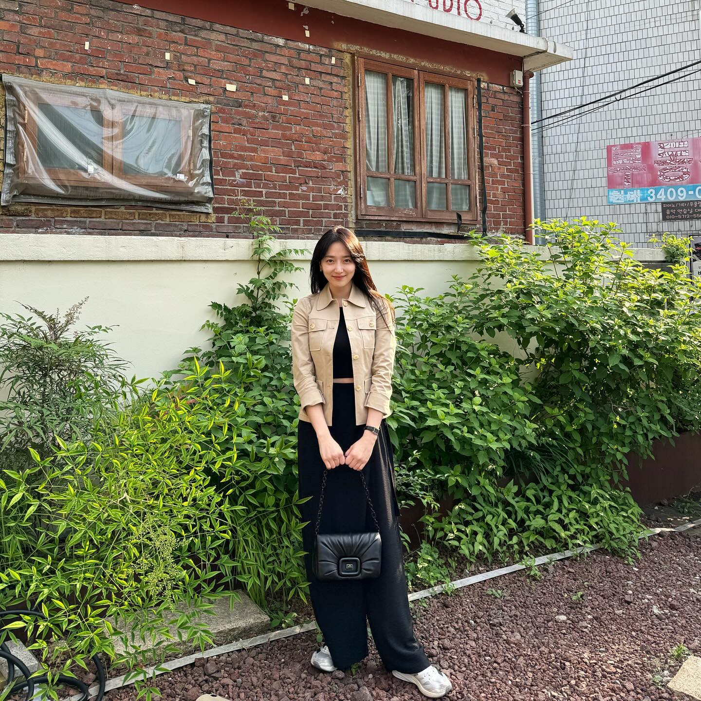 Nữ ch&iacute;nh phim Taxi Driver 33 tuổi nhưng tr&ocirc;ng như nữ sinh, style ngo&agrave;i đời c&ograve;n trẻ trung hơn nữa- Ảnh 4.