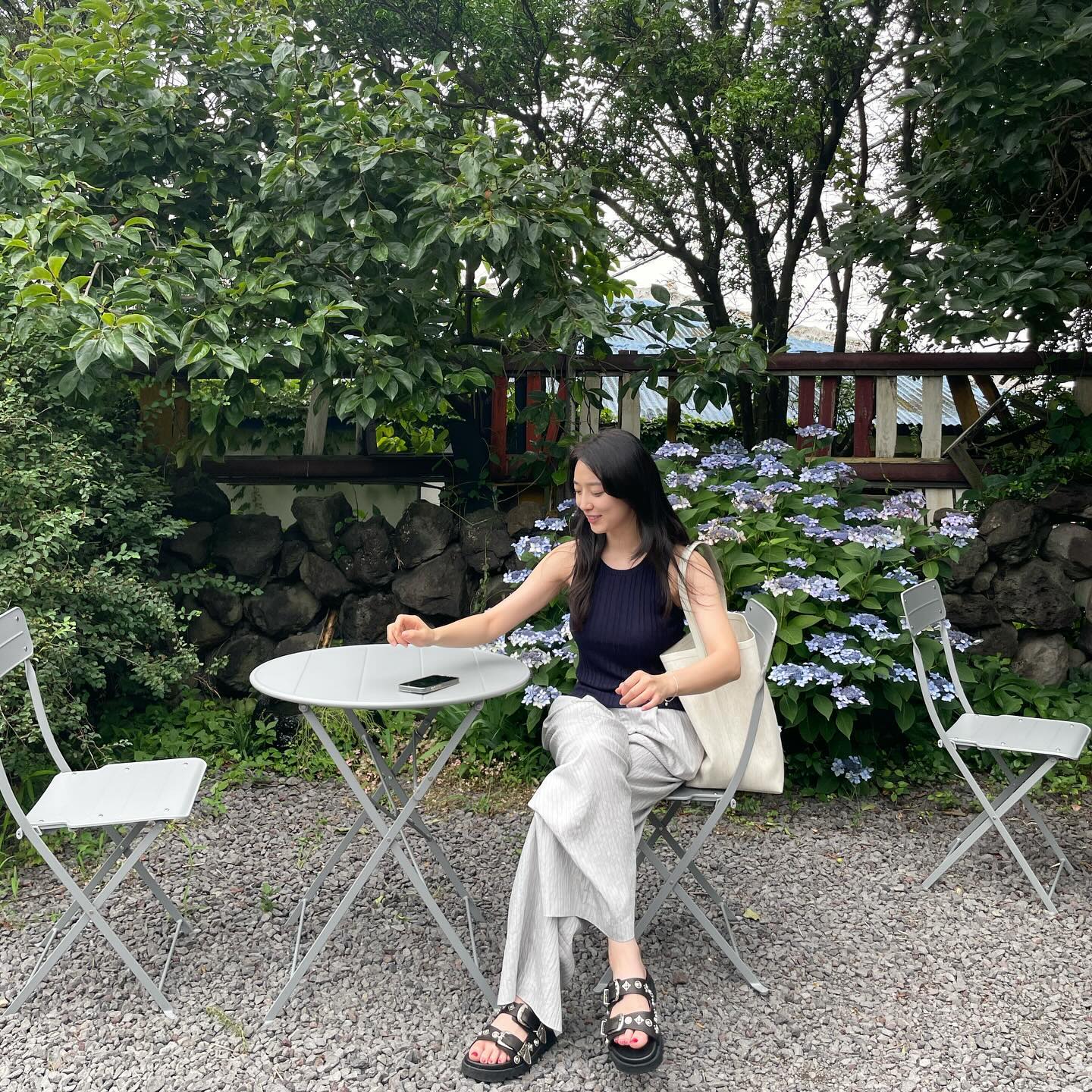 Nữ ch&iacute;nh phim Taxi Driver 33 tuổi nhưng tr&ocirc;ng như nữ sinh, style ngo&agrave;i đời c&ograve;n trẻ trung hơn nữa- Ảnh 10.