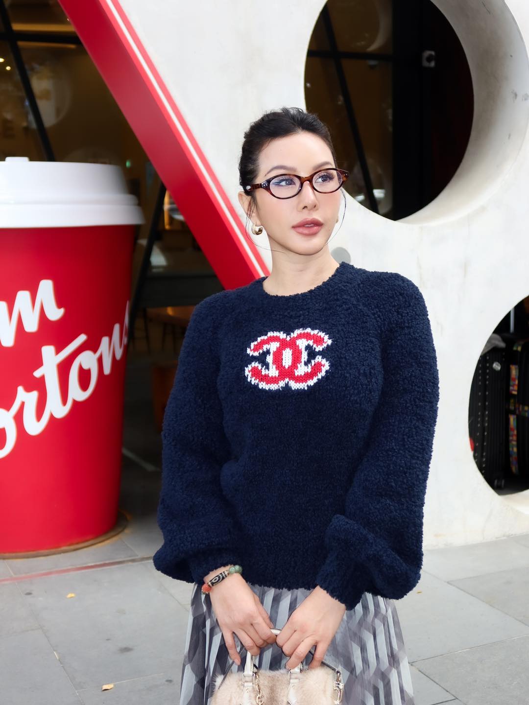 Hậu chia tay chồng, hoa hậu 4 "lần đ&ograve;" ng&agrave;y c&agrave;ng trẻ đẹp ở tuổi 49, thu nhập mỗi th&aacute;ng 10 tỷ đồng- Ảnh 8.